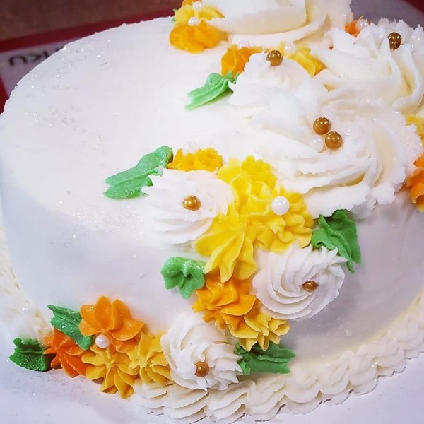 Classic Cake and Cupcakes - Image 10