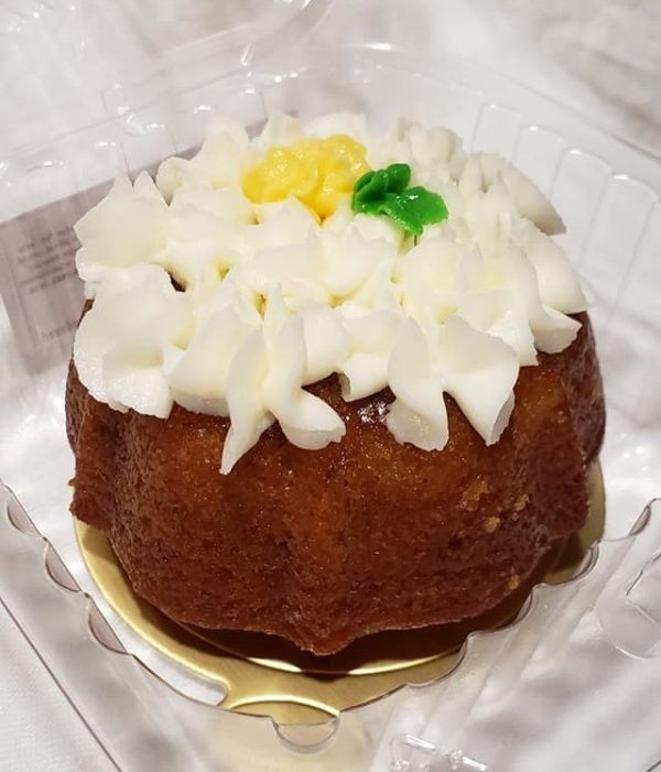 Classic Cake and Cupcakes - Image 6